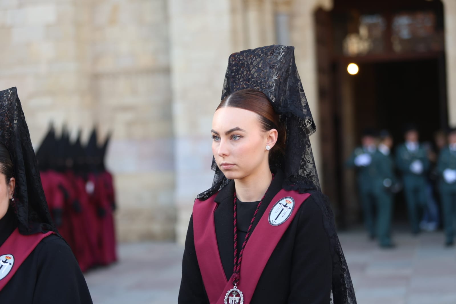 Procesión del Santo Cristo del Desenclavo, en imágenes 