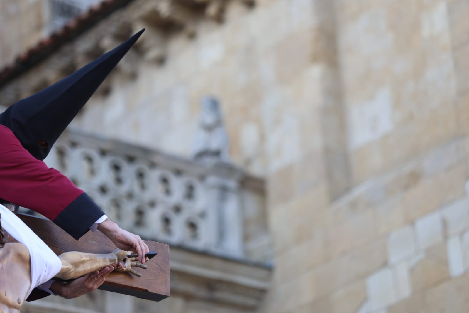 Procesión del Santo Cristo del Desenclavo, en imágenes