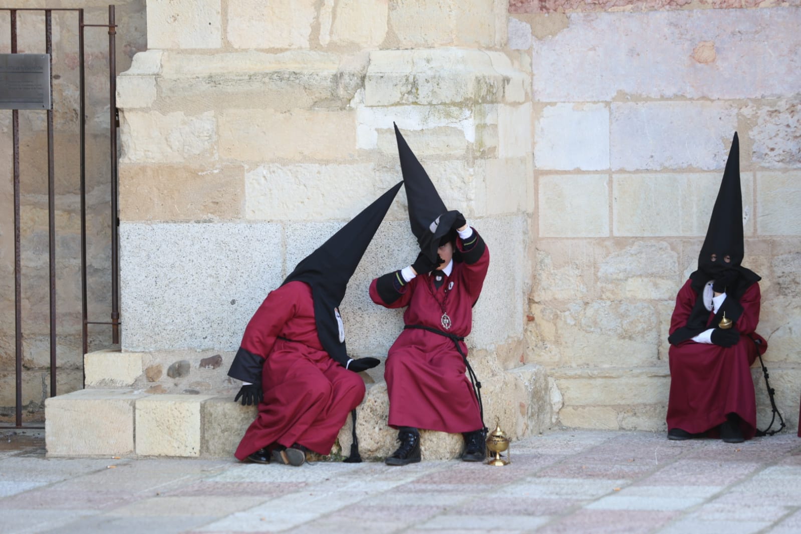 Procesión del Santo Cristo del Desenclavo, en imágenes 