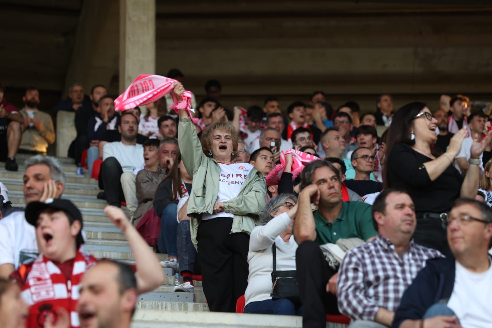 Aficionados de la Cultural, durante el choque en el Reino con el Valladolid. | FERNANDO OTERO
