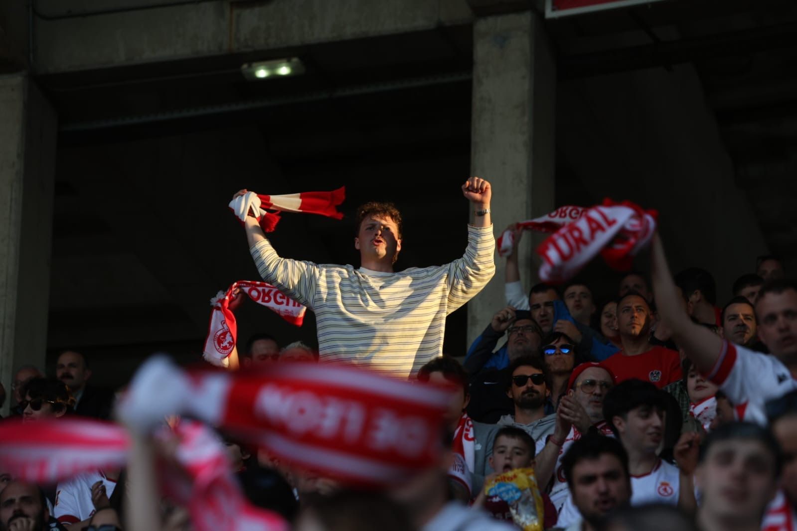 Aficionados de la Cultural, en las gradas del Reino frente al Valladolid. | FERNANDO OTERO