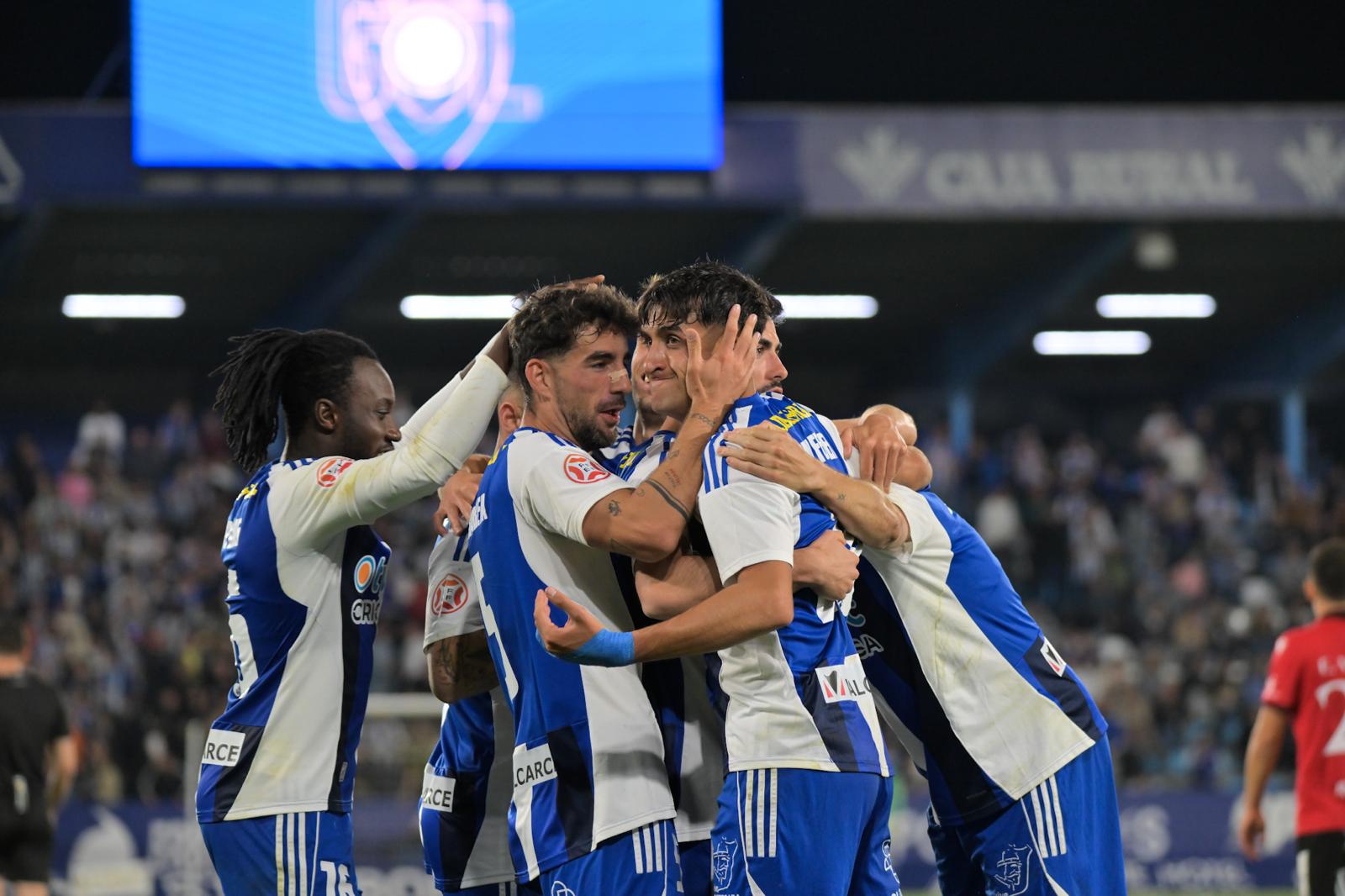 La Deportiva vive uno de sus momentos más dulces tras golear al Mérida en uno de los partidos que puede ser un antes y un después. REPORTAJE GRÁFICO QUINITO La Deportiva vive uno de sus momentos más dulces tras golear al Mérida en uno de los partidos que puede ser un antes y un después. REPORTAJE GRÁFICO QUINITO