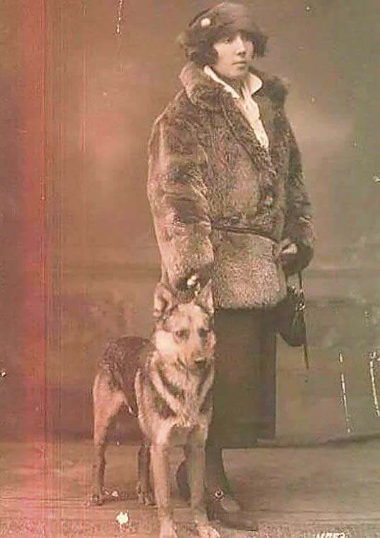 María Sánchez Miñambres fue la primera concejala de León