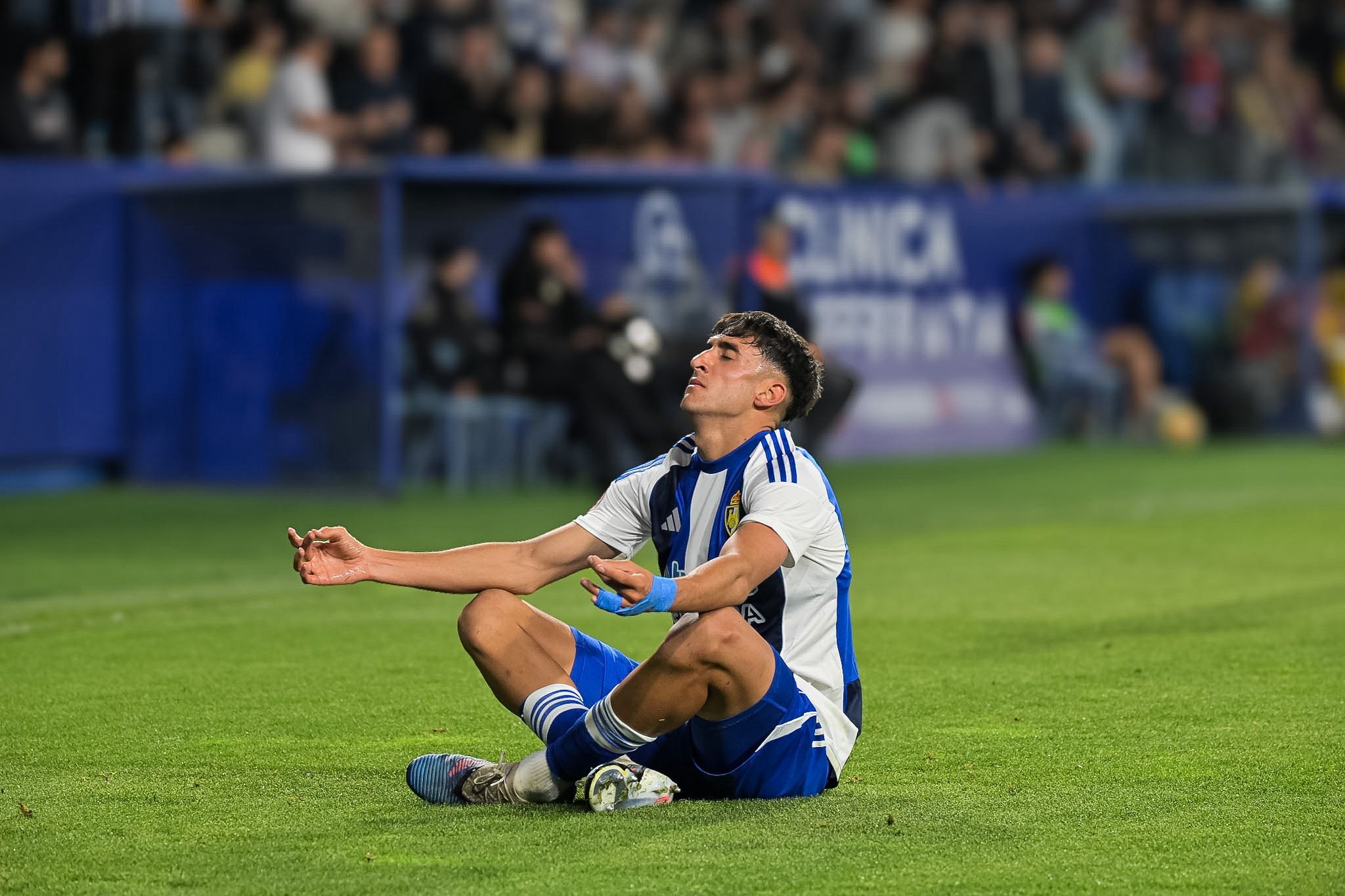 Pau Ferrer celebrando uno de sus dos goles en la goleada de la Ponferradina al Mérida. QUINITO Pau Ferrer celebrando uno de sus dos goles en la goleada de la Ponferradina al Mérida. QUINITO