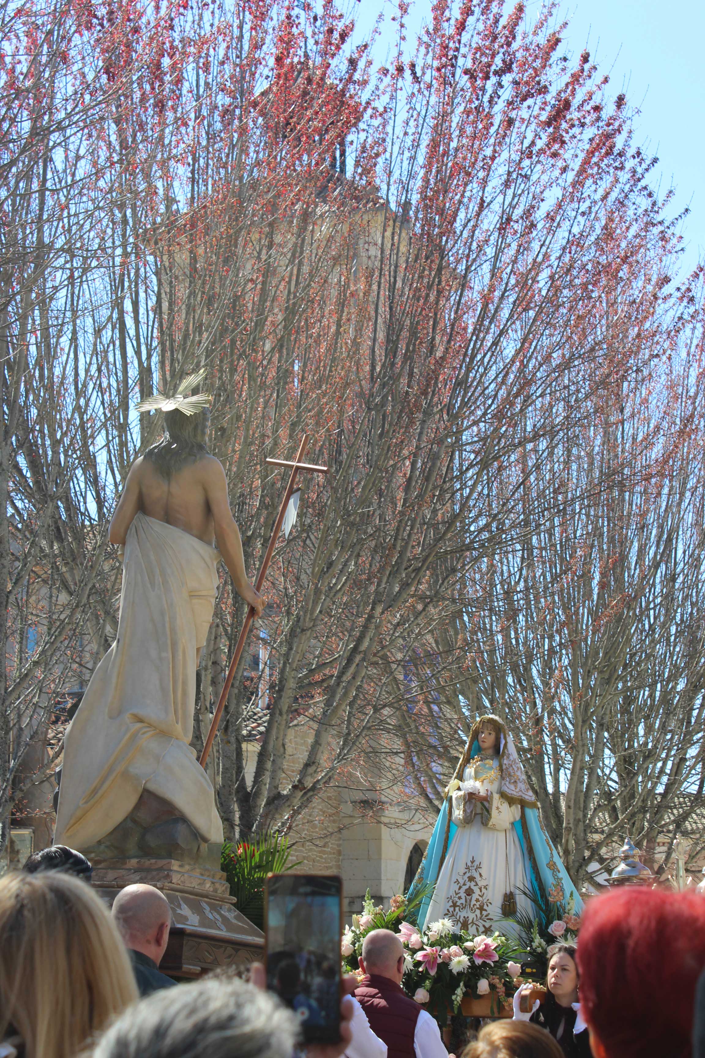 La Virgen luce ya su manto azul turquesa tras el Encuentro. | ALFREDO HURTADO