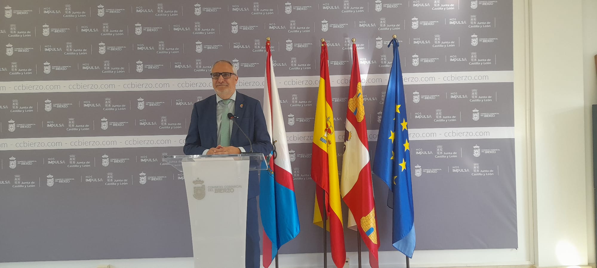 Olegario Ramón dando a conocer la noticia de la incorporación de la interventora. | MAR IGLESIAS Olegario Ramón dando a conocer la noticia de la incorporación de la interventora. | MAR IGLESIAS