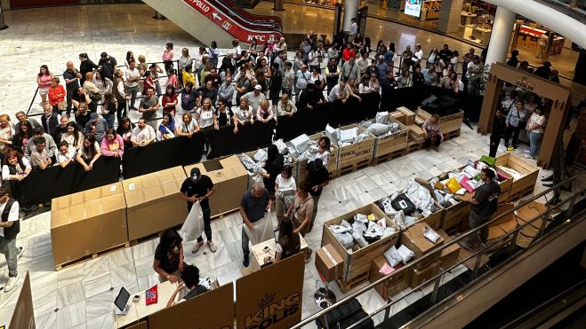 León acoge por primera vez el fenómeno europeo de los paquetes perdidos| L.N.C.