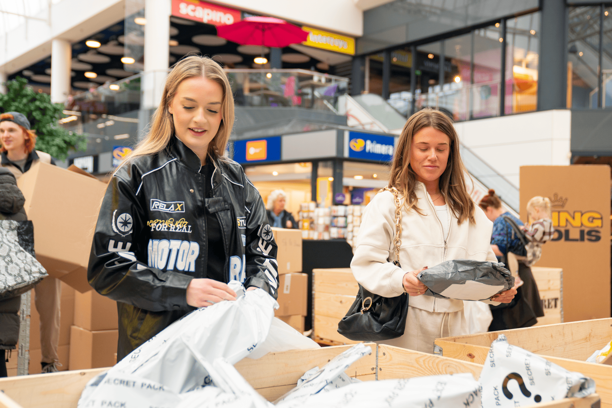 León acoge por primera vez el fenómeno europeo de los paquetes perdidos| L.N.C.
