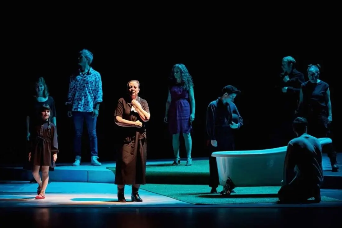 La obra ‘Seis personajes en busca de autor’ celebra dos pases sobre las tablas del Auditorio Ciudad de León. | TEATRE BARCELONA