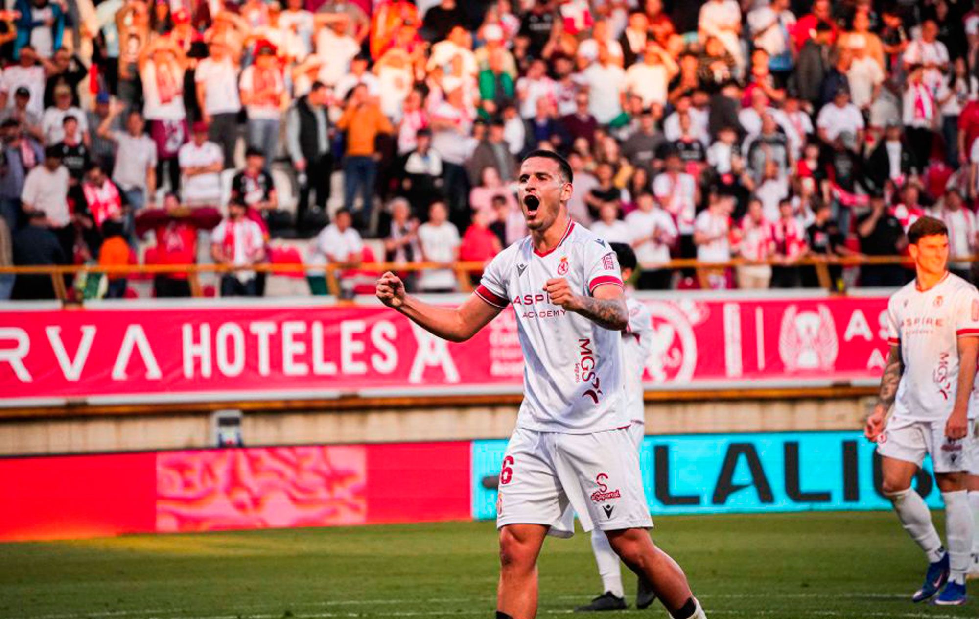 Barzic celebra la victoria de la Cultural frente al Valladolid. | LALIGA