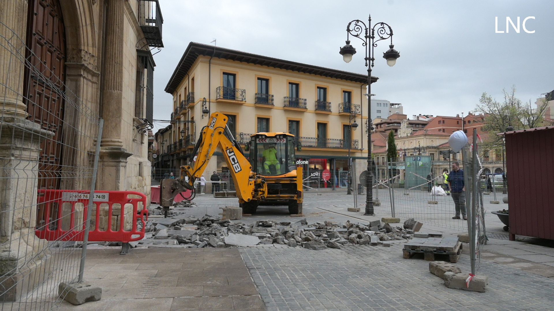 La calle Ancha cambia las procesiones por las obras