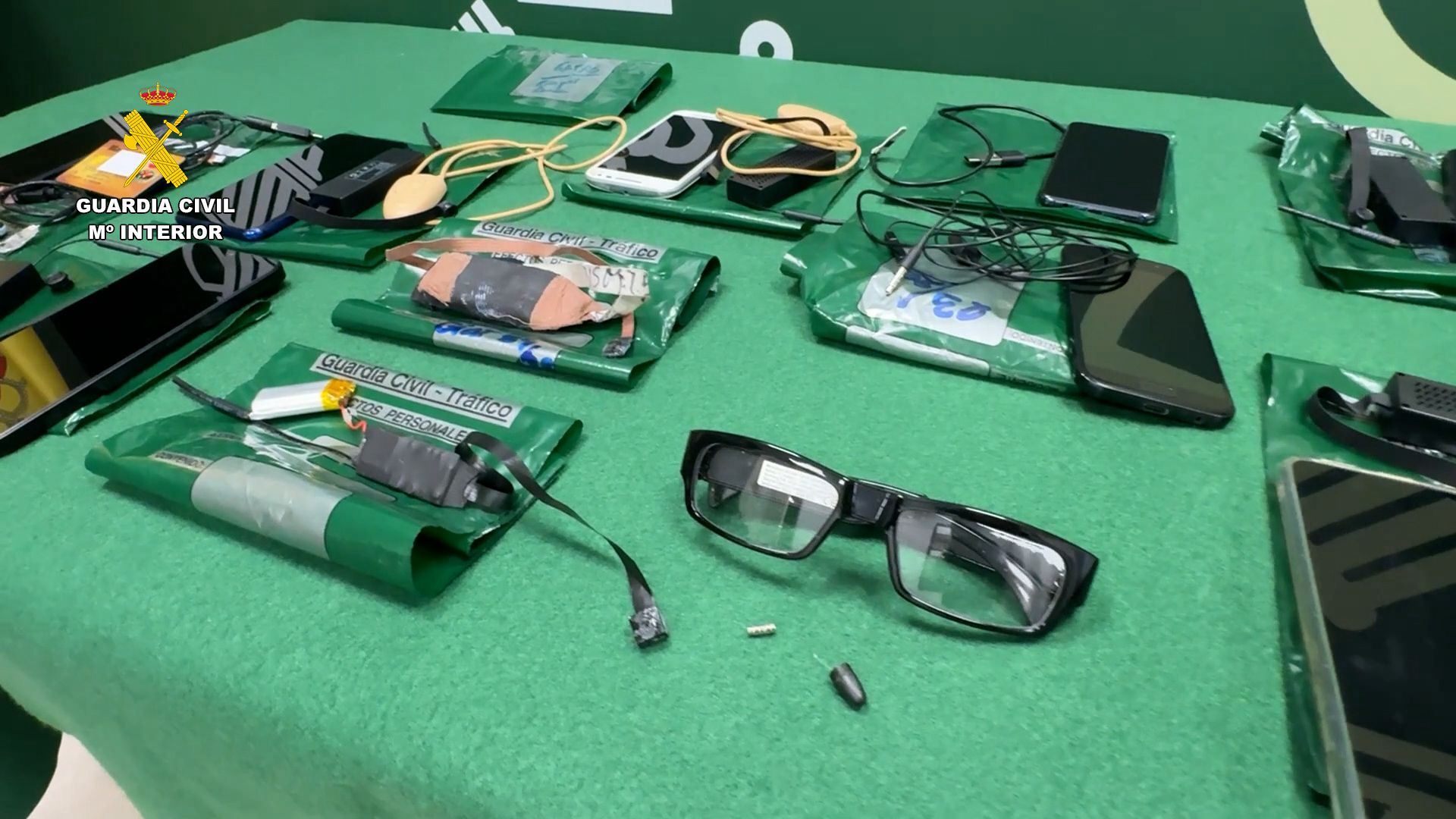 Material requisado por la Guardia Civil