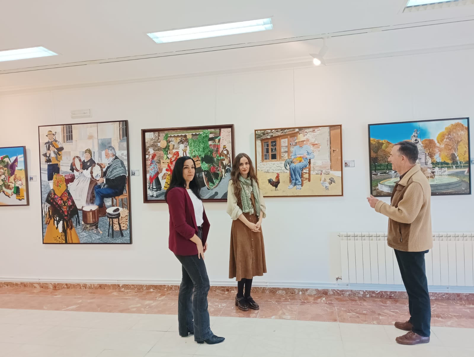 Silvia Cubría, Irene del Canto y Francisco Mínguez durante la inauguración de la muestra. | L.N.C.