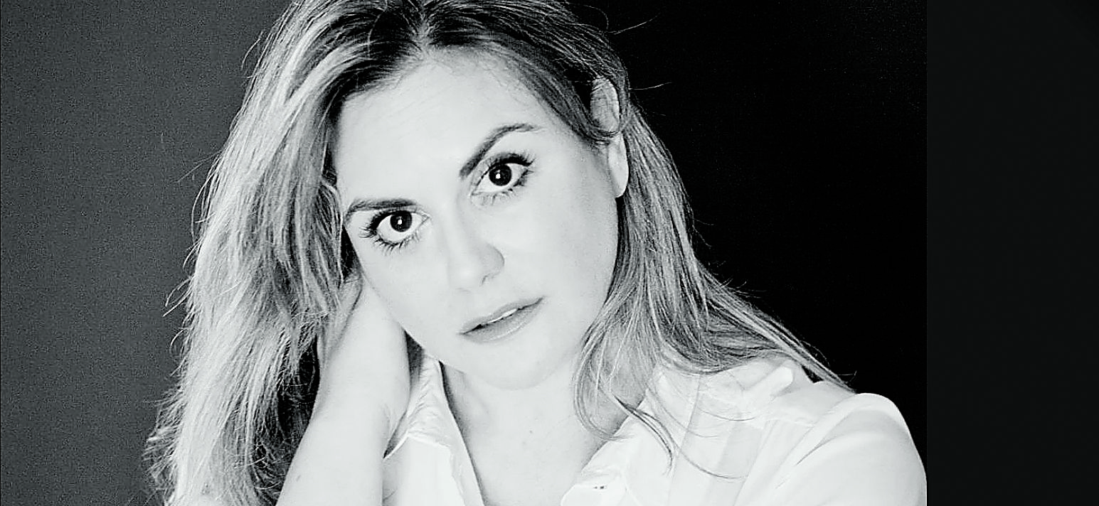 La actriz, periodista, performer, escritora, modelo y hasta policía Isabel Llanos.