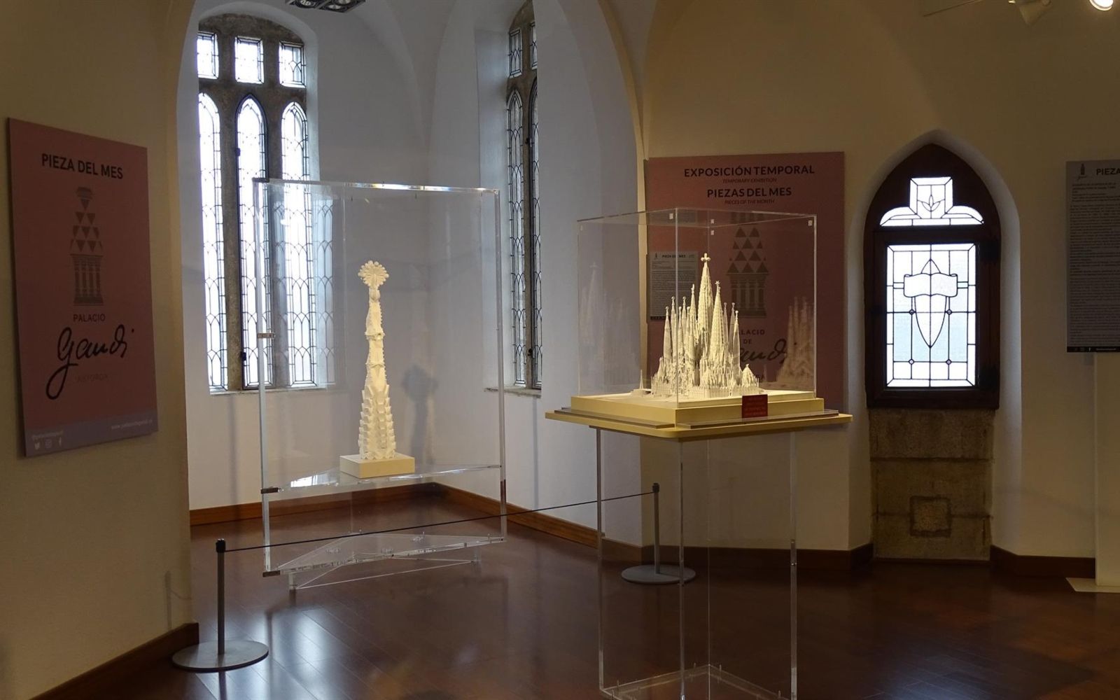 Maquetas de la Basílica de la Sagrada Familia y de un pináculo de la fachada del Nacimiento expuestas en el Palacio de Gaudí de Astorga | L.N.C.