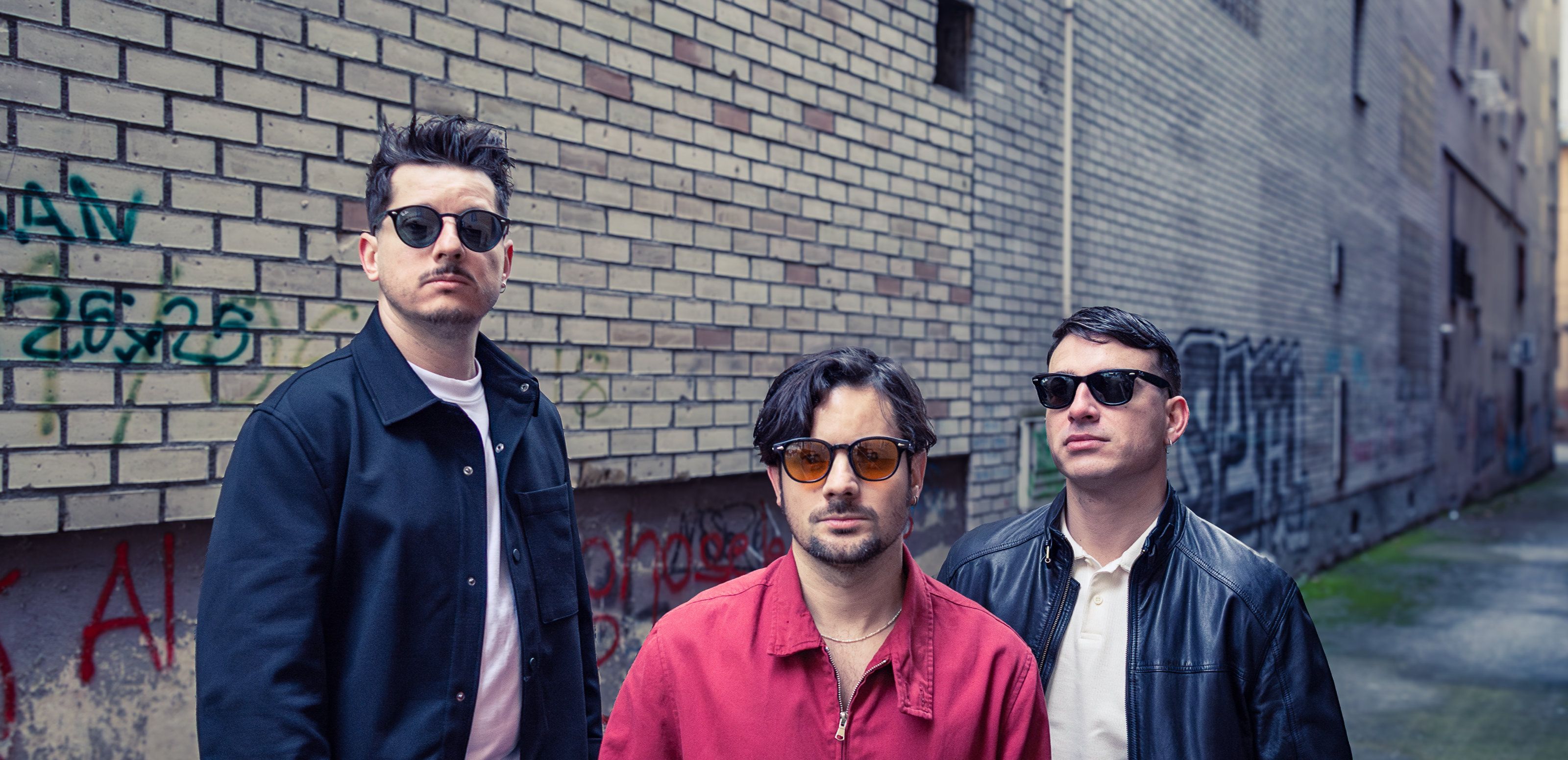 Los integrantes de la banda Casino Montreal suenan en el Black Bourbon.