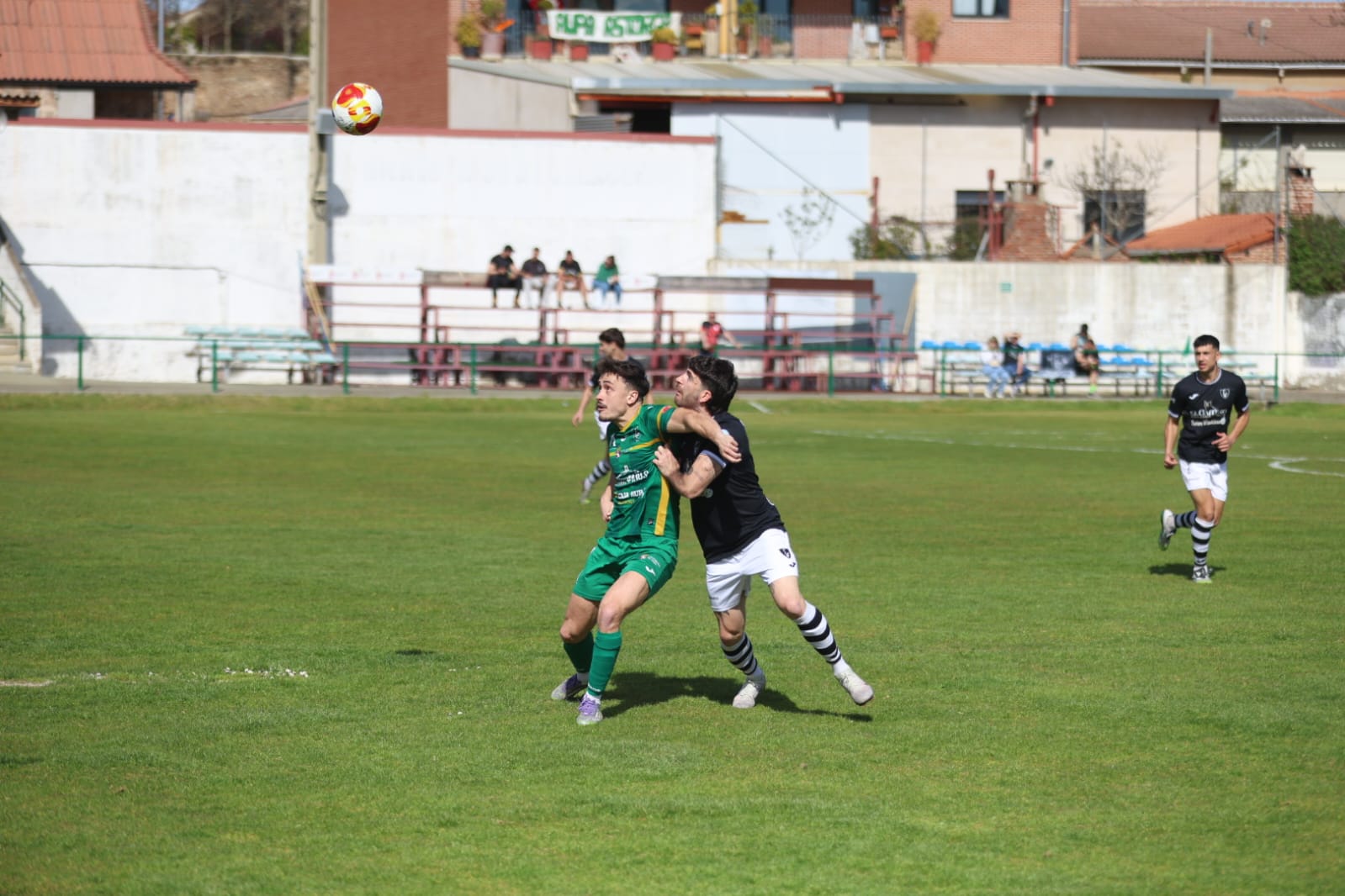 El Astorga   Lealtad del pasado sábado terminó con enfrentamientos en el túnel de vestuarios. FERNANDO OTERO