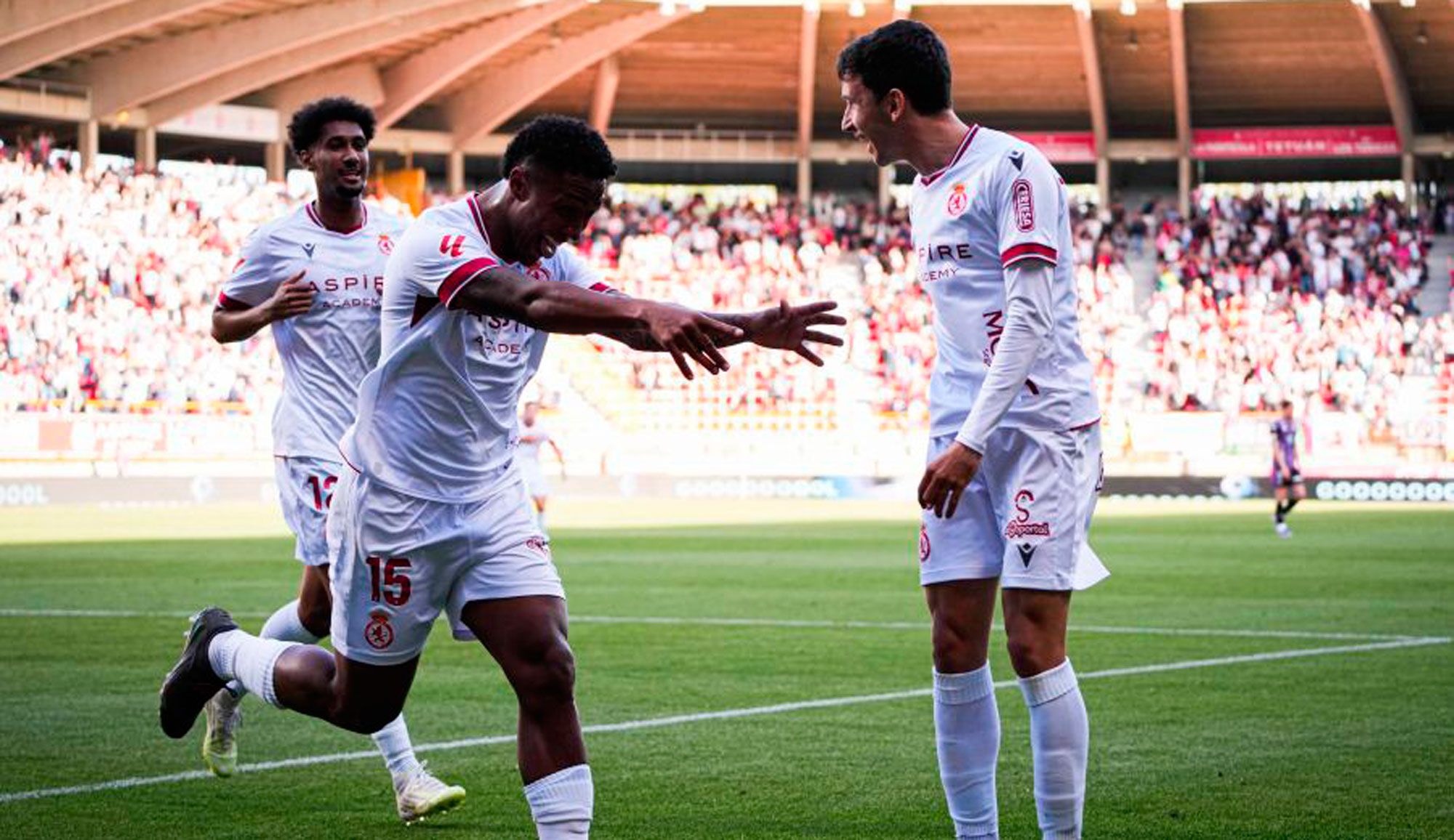 Lucas Ribeiro festeja con Chacón el gol de la Cultural ante el Valladolid. | LALIGA