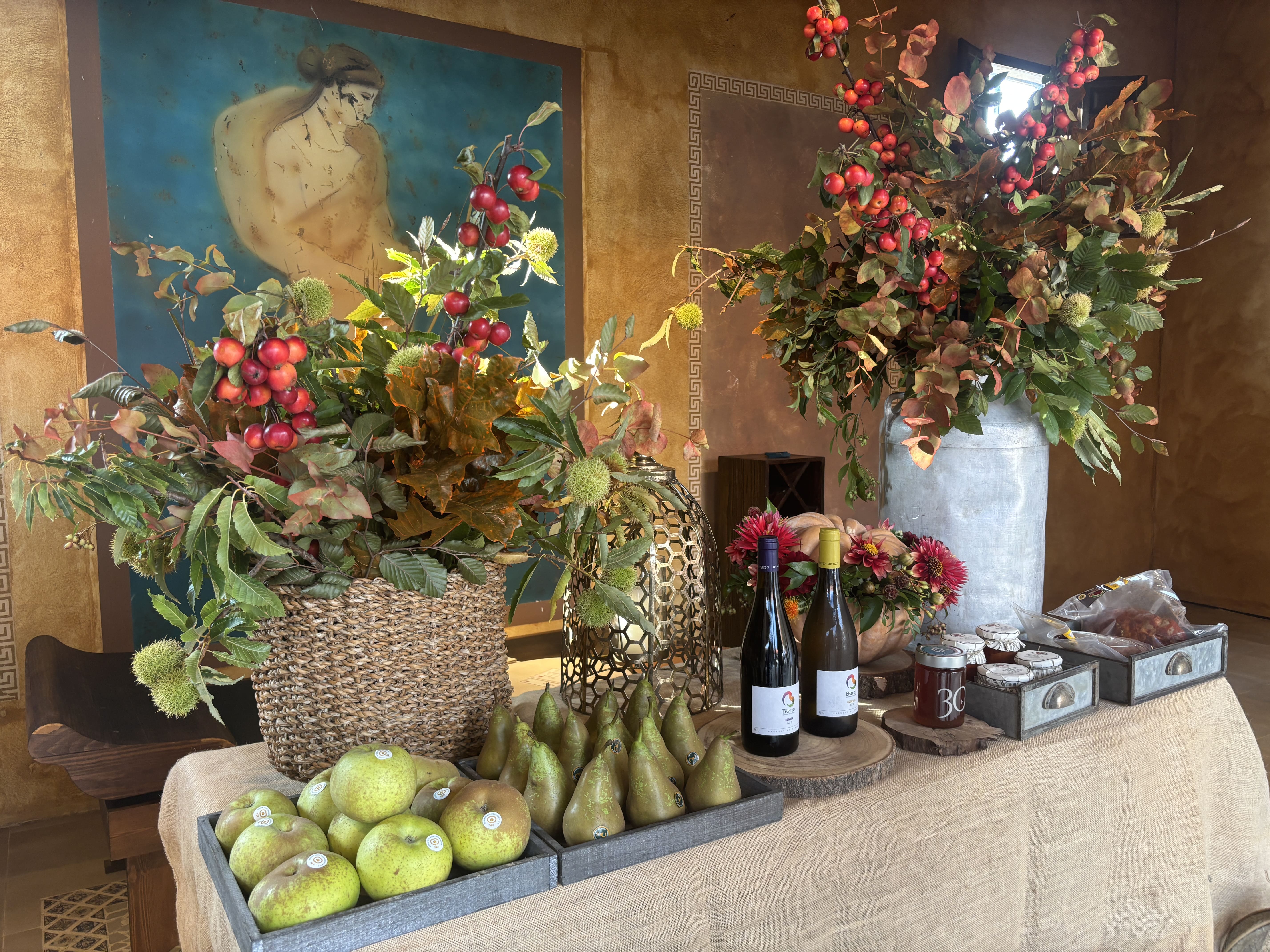 Productos del Bierzo en el acto de inauguración de las últimas Jornadas Gastronómicas. | JAVIER FERNÁNDEZ