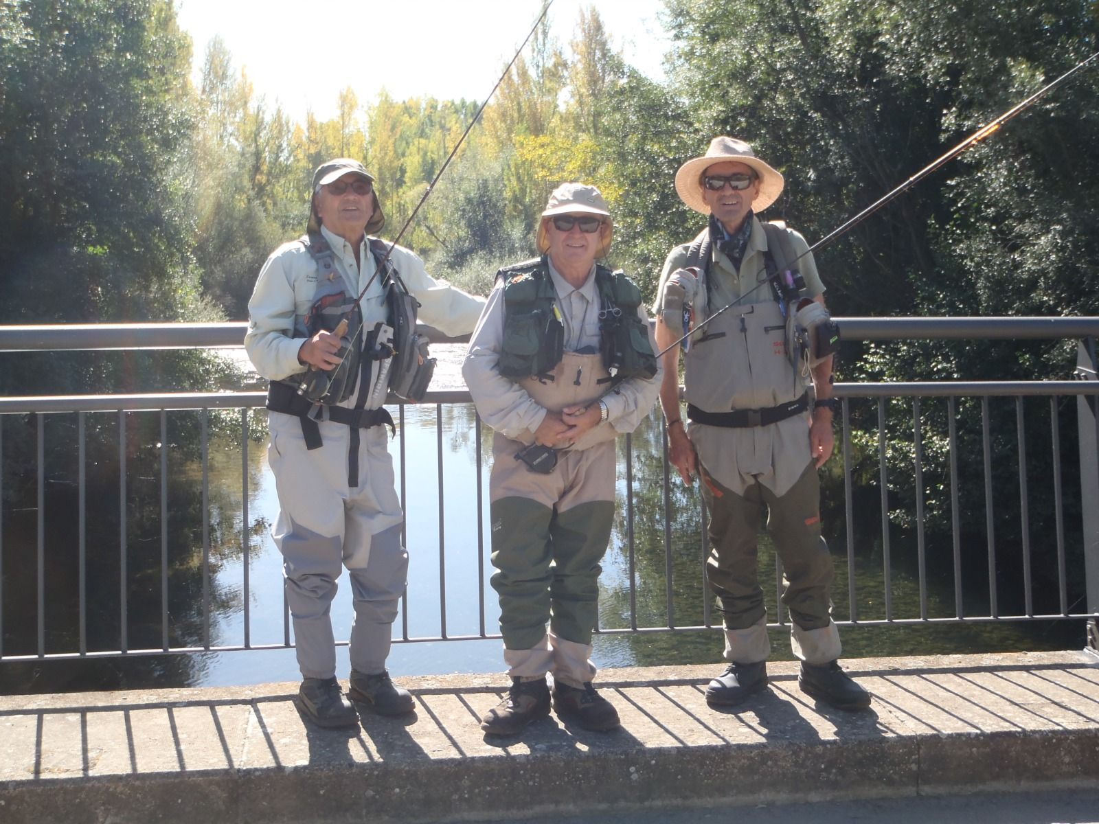 Preparados para compartir una jornada de pesca, río Porma. RPN