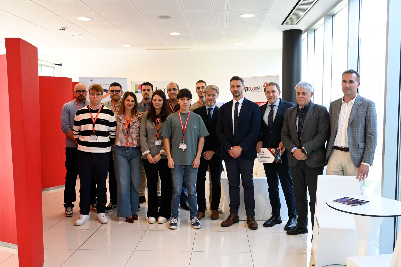 Visita a las instalaciones de Proconsi y a los jóvenes que se están formando en la empresa. | SAÚL ARÉN