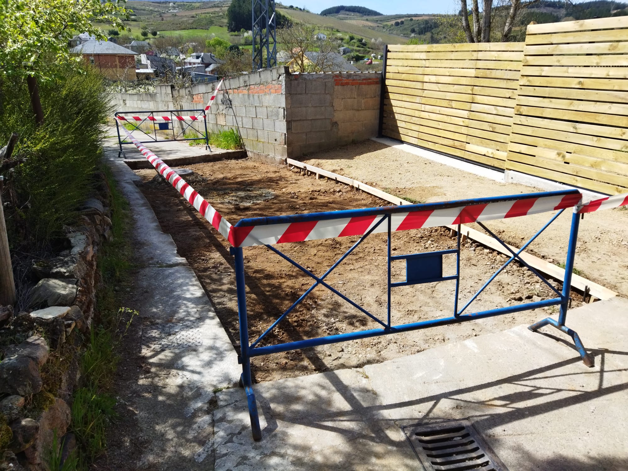 Obras en el Camino Lombano, en San Lorenzo.