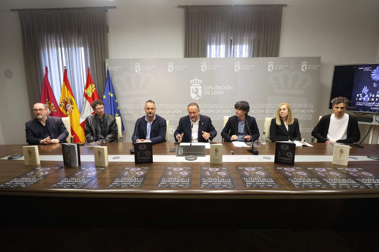 Un instante de la presentación de la exposición ‘El tiempo de la interferencia’ de Interface Studio. | FERNANDO OTERO