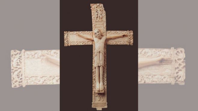 Anverso del Crucifijo de don Fernando (MAN). Anverso del Crucifijo de don Fernando (MAN).