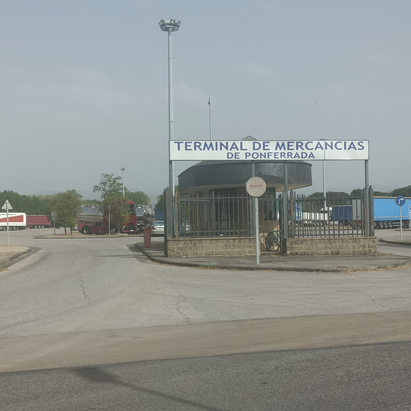 Entrada a la Terminal de Mercancías en Ponferrada.  | L.N.C.