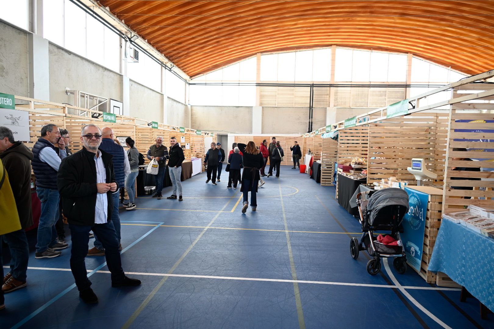 Villaquilambre celebra la III Feria de Productos y Tradiciones Leonesas. | SAÚL ARÉN