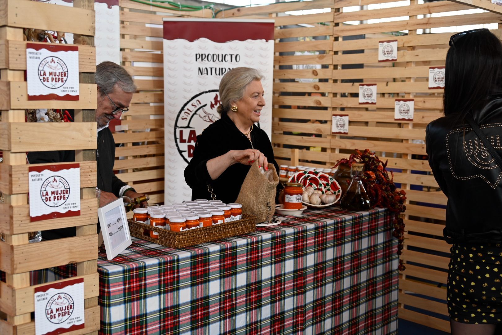 Villaquilambre celebra la III Feria de Productos y Tradiciones Leonesas. | SAÚL ARÉN