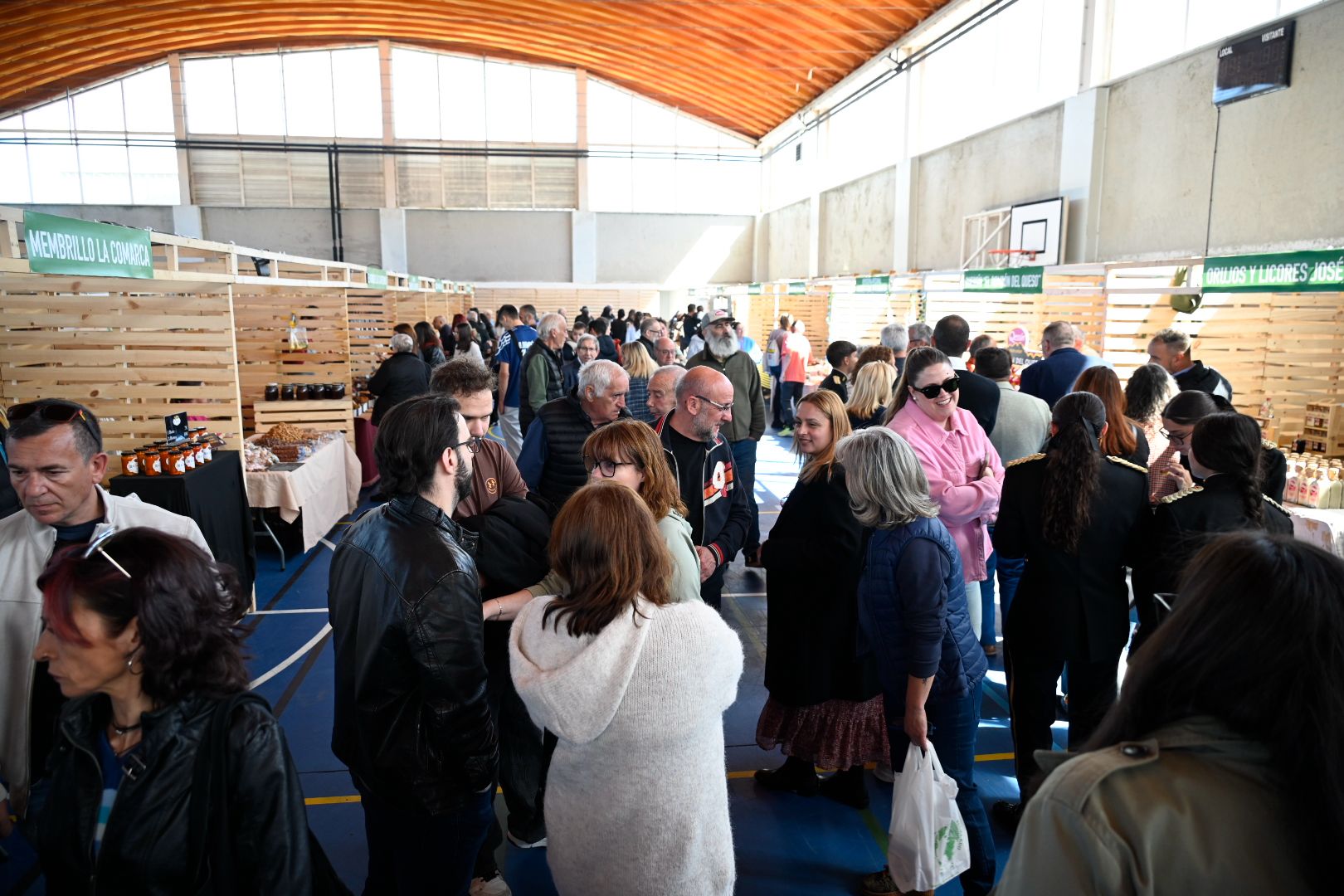 Villaquilambre celebra la III Feria de Productos y Tradiciones Leonesas. | SAÚL ARÉN