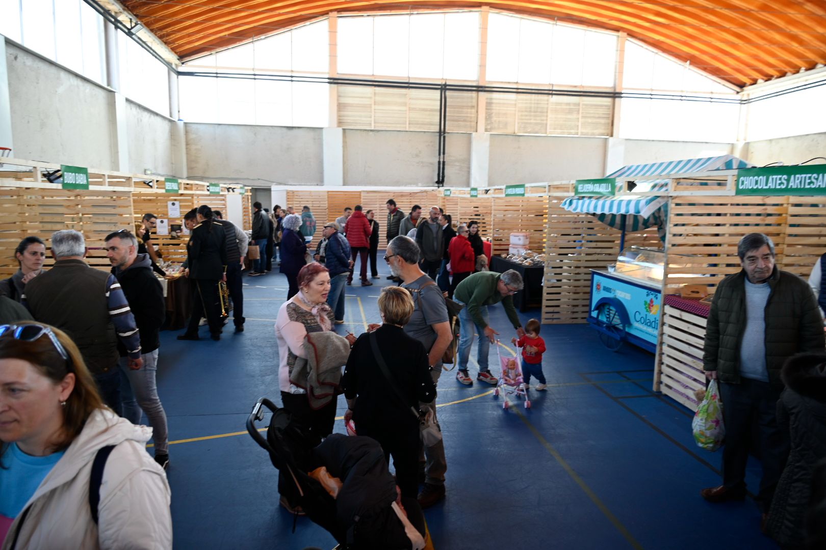 Villaquilambre celebra la III Feria de Productos y Tradiciones Leonesas. | SAÚL ARÉN