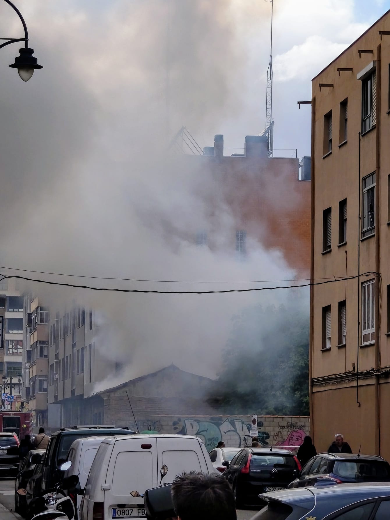 Humareda a causa del incendio. Humareda a causa del incendio.