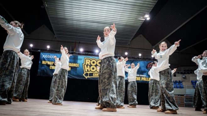Algunos bailarines durante el campeonato. CEDIDA Algunos bailarines durante el campeonato. CEDIDA