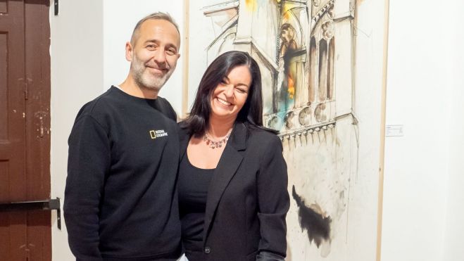 Con Patri, la responsable de la sala de exposiciones.VICENTE GARCÍA