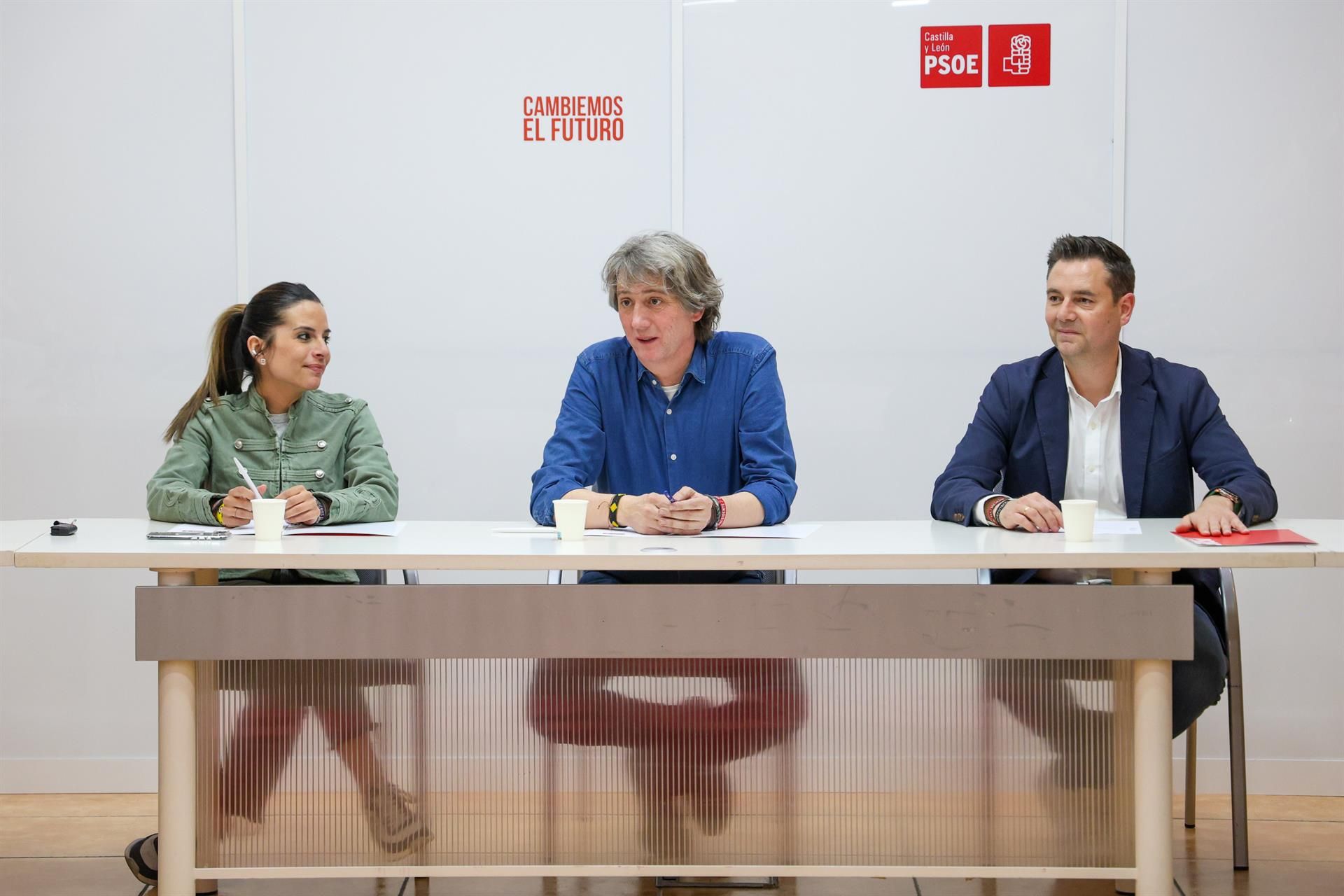 Nuria Rubio, Carlos Martínez y Daniel de la Rosa en una reunión del PSOE de Castilla y León. | E.P.