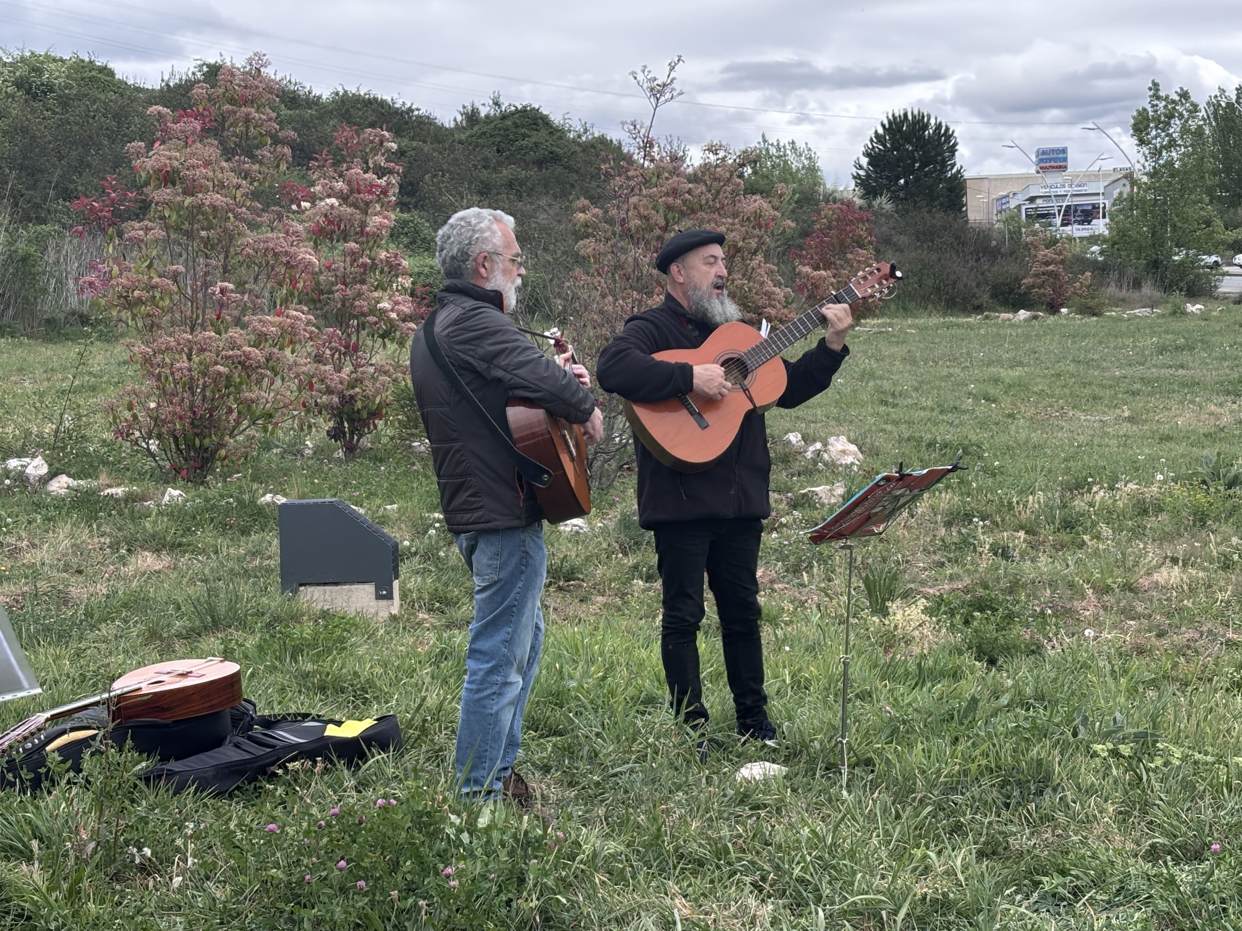 Canciones en directo durante el acto. | JAVIER FERNÁNDEZ Canciones en directo durante el acto. | JAVIER FERNÁNDEZ