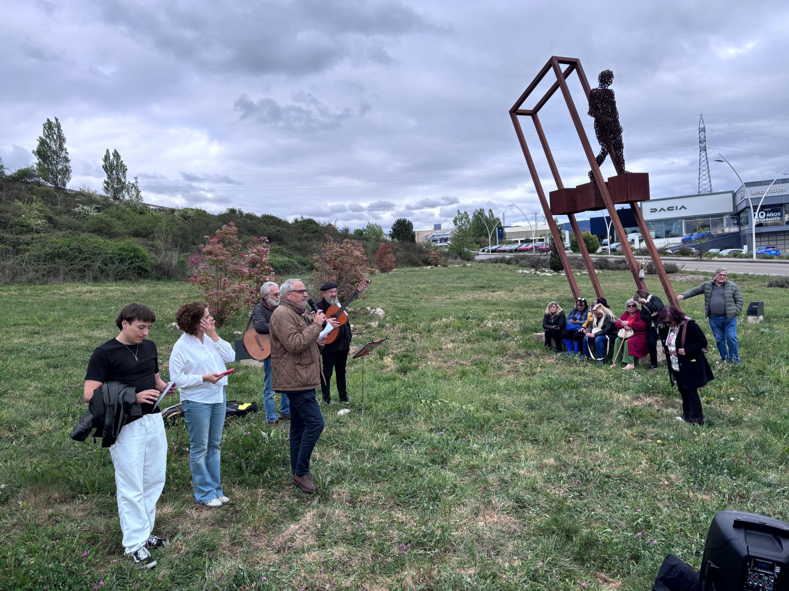 Conmemoración del Día de la República por parte del PSOE de Ponferrada. | JAVIER FERNÁNDEZ