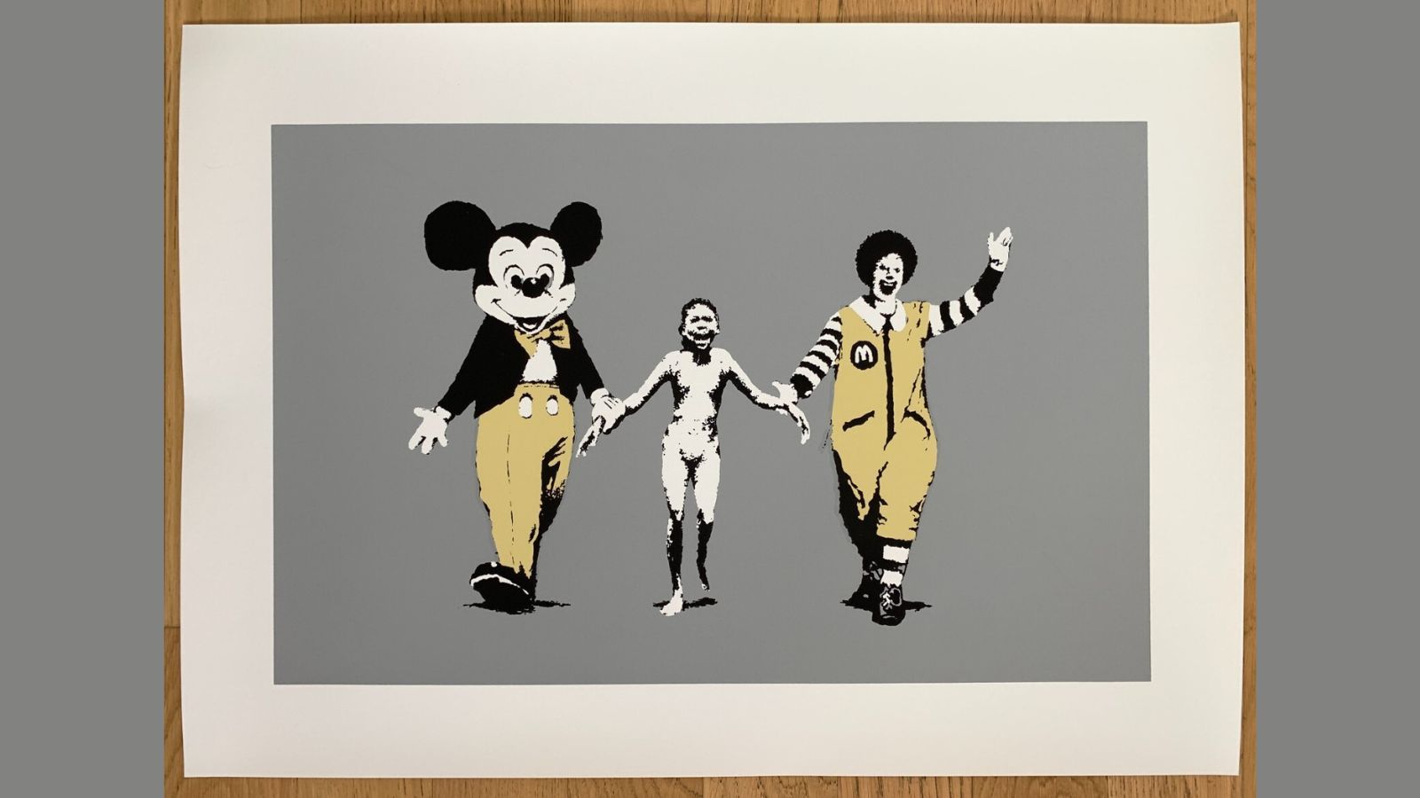 La obra ‘Napalm’ due realizada por Banksy en 2004 y el anónimo The West Country Prince realizó una serie limitada con 500 réplicas exactas. | CEDIDA