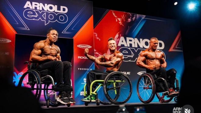 Will, primero por la izquierda de la imagen, con otros dos finalistas en la Arnold Classic.