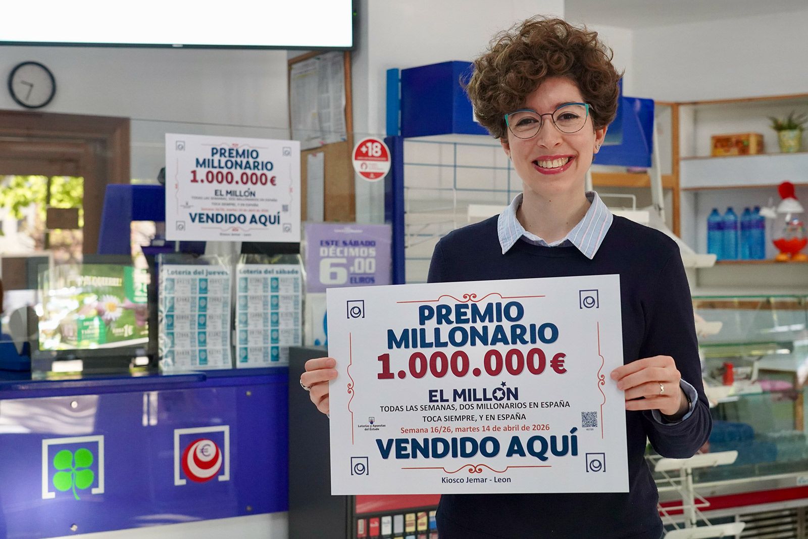 La propietaria del despacho que repartió el premio del Millón en José Aguado. | CAMPILLO (ICAL)