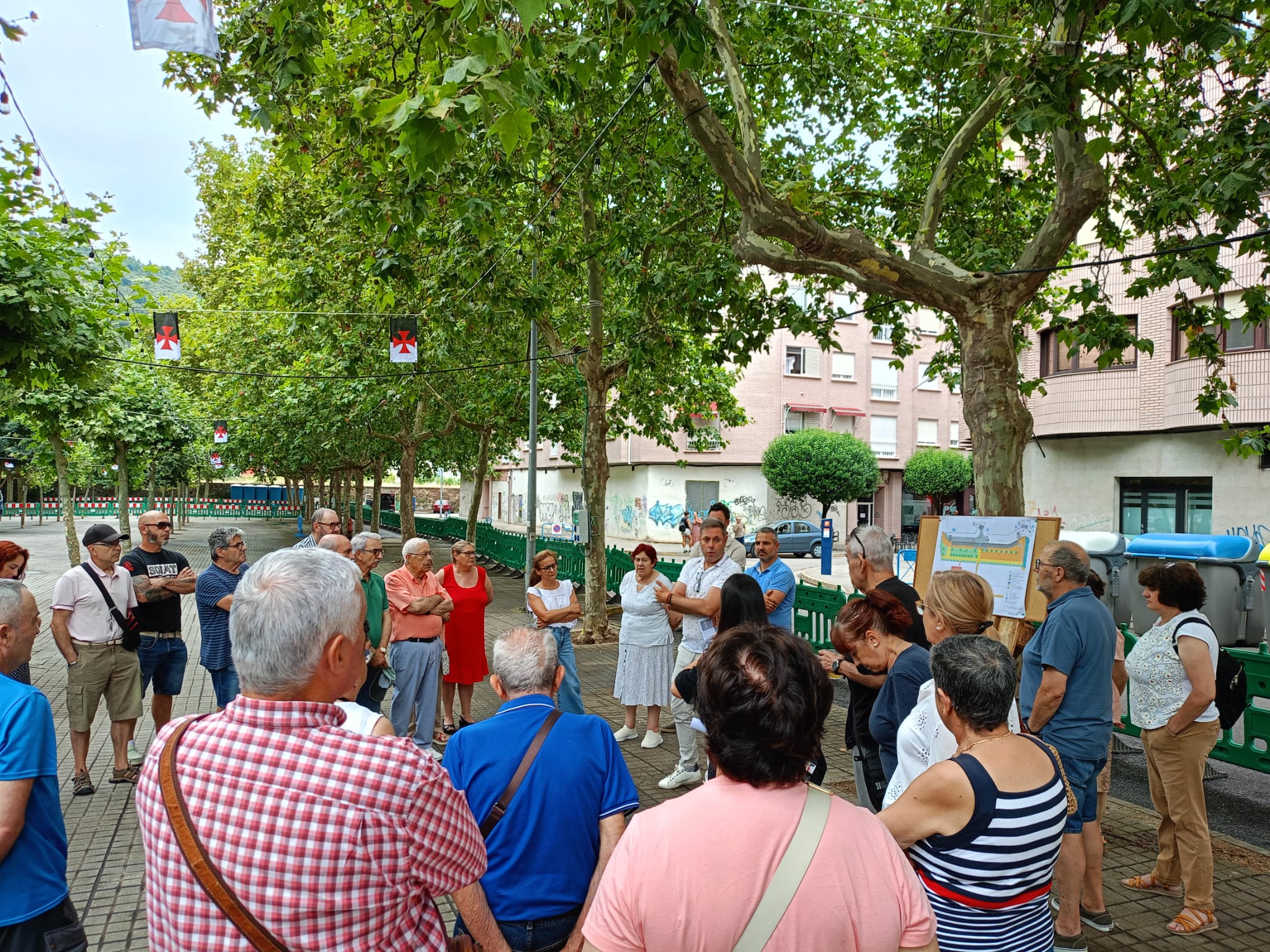 Reunión con los vecinos de la zona celebrada en julio de 2025.