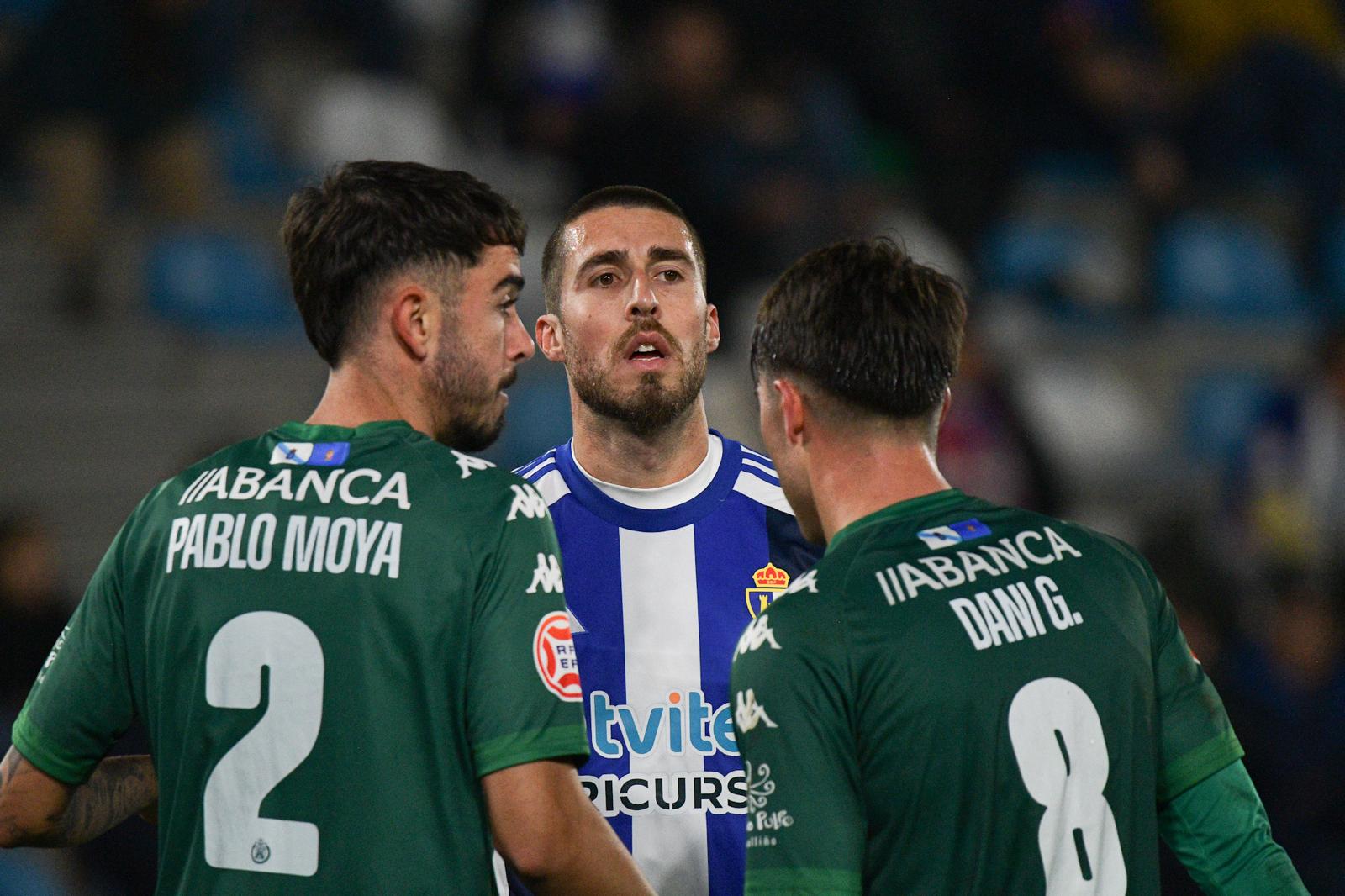 David Andújar frente al Arenteiro en el Estadio El Toralín. | QUINITO David Andújar frente al Arenteiro en el Estadio El Toralín. | QUINITO