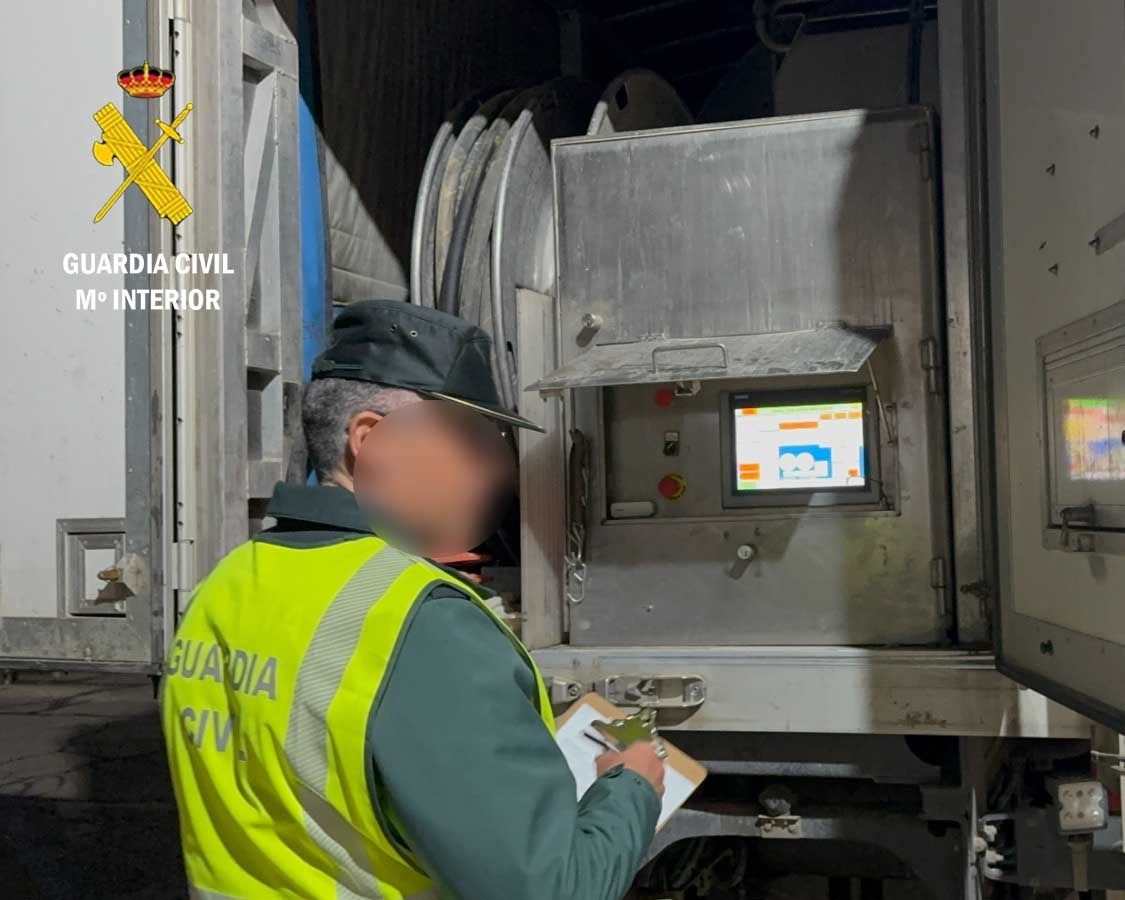 Una de las inspecciones realizadas por la Guardia Civil. | L.N.C.