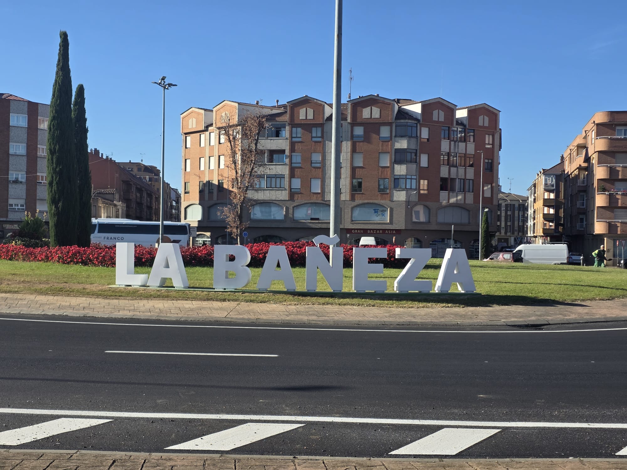 Vista de la entrada de La Bañeza. | L.N.C. Vista de la entrada de La Bañeza. | L.N.C.