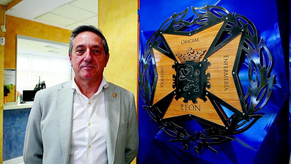 El presidente del Colegio, Miguel Ángel De Mena Mogrobejo. | SAÚL ARÉN