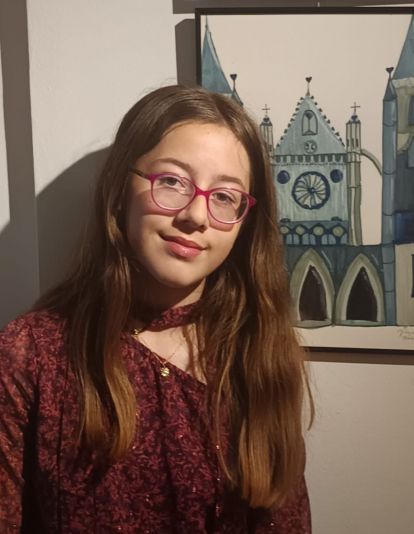 La leonesa Virginia Mota junto a una de sus obras. L.N.C.