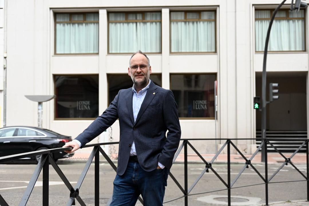 Miguel Ángel Velasco Emperador, presidente del Colegio Oficial de Aparejadores y Arquitectos Técnicos de León.  | SAÚL ARÉN