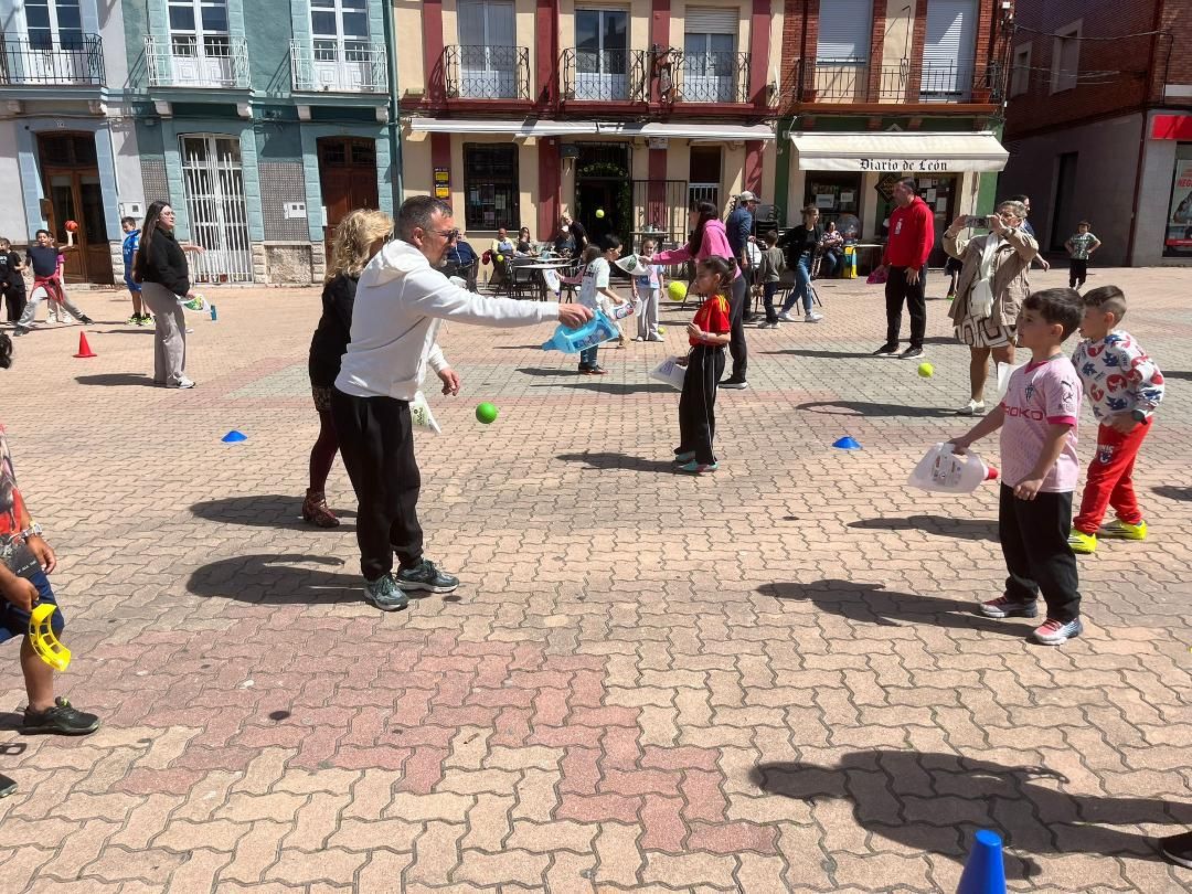 Juegos, dinámicas y deporte protagonizaron la jornada. CEIP EMILIA MENÉNDEZ (8)